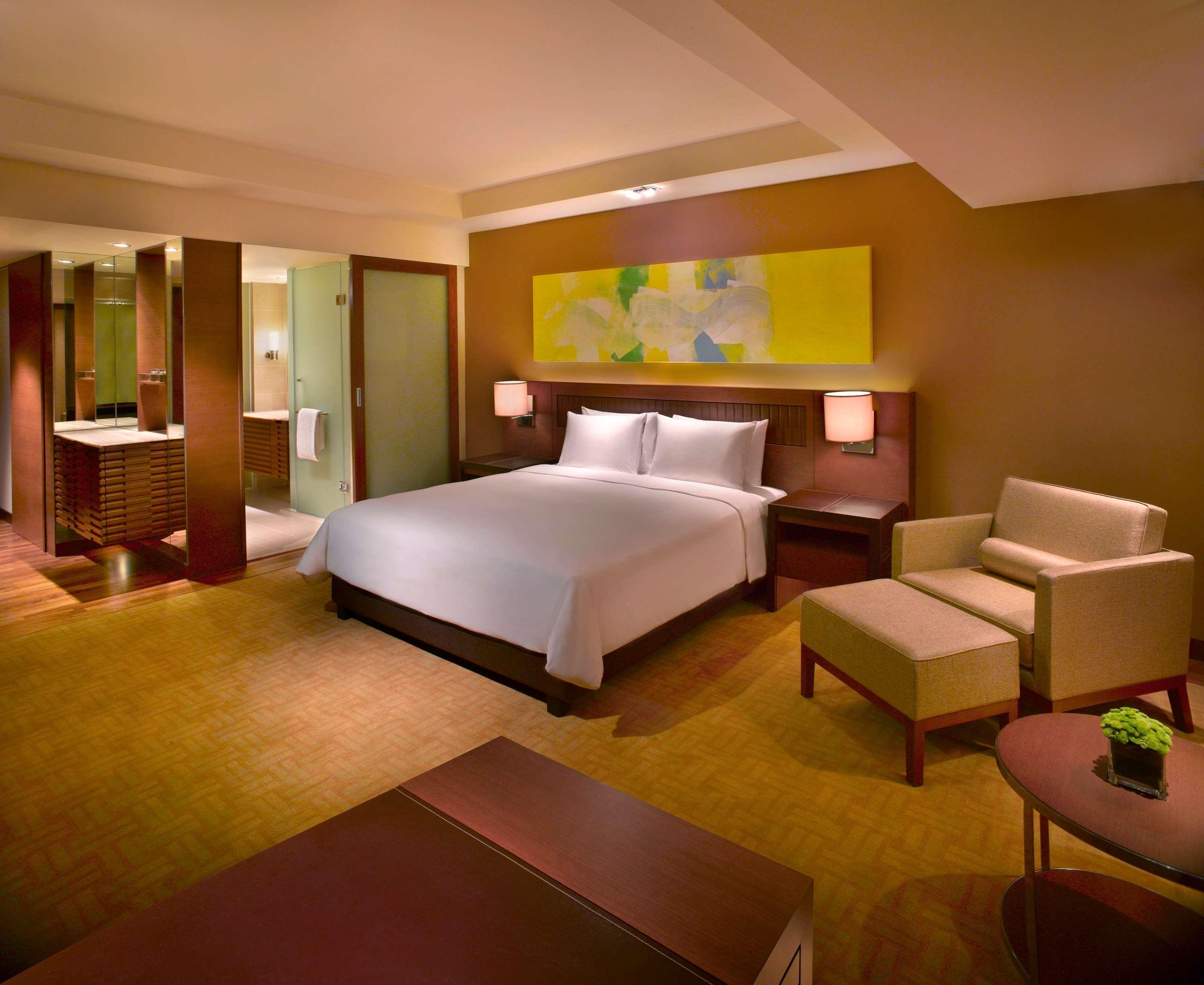 Hyatt Regency Kinabalu Hotel Kota Kinabalu Exterior foto A room at the hotel