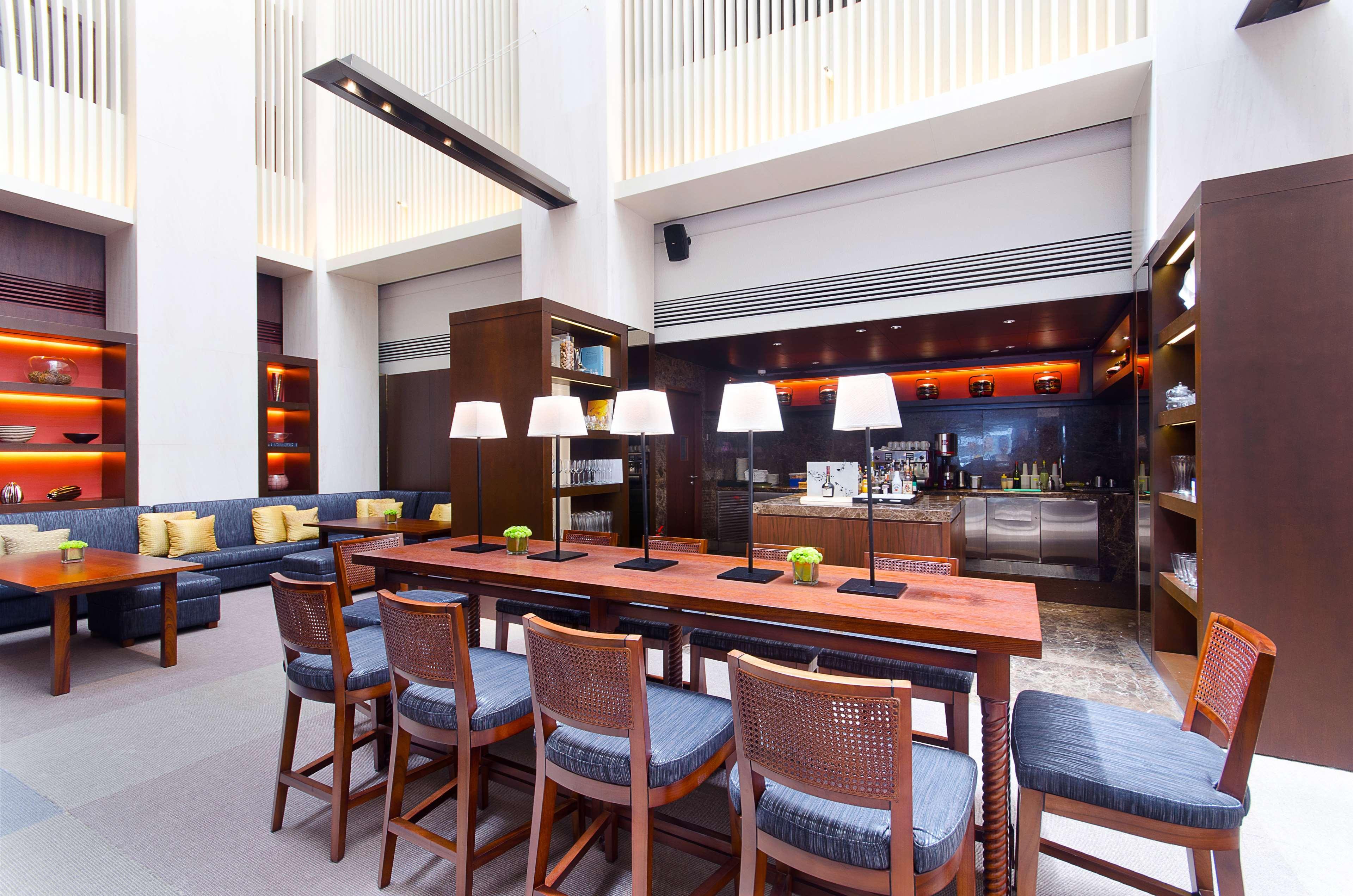 Hyatt Regency Kinabalu Hotel Kota Kinabalu Exterior foto The lounge at the airport